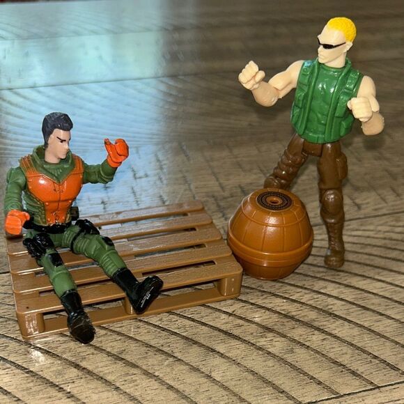 Bruder Bruhs 😎 😎 2 Action Figures w/ barrel & pallet - Picture 3 of 11